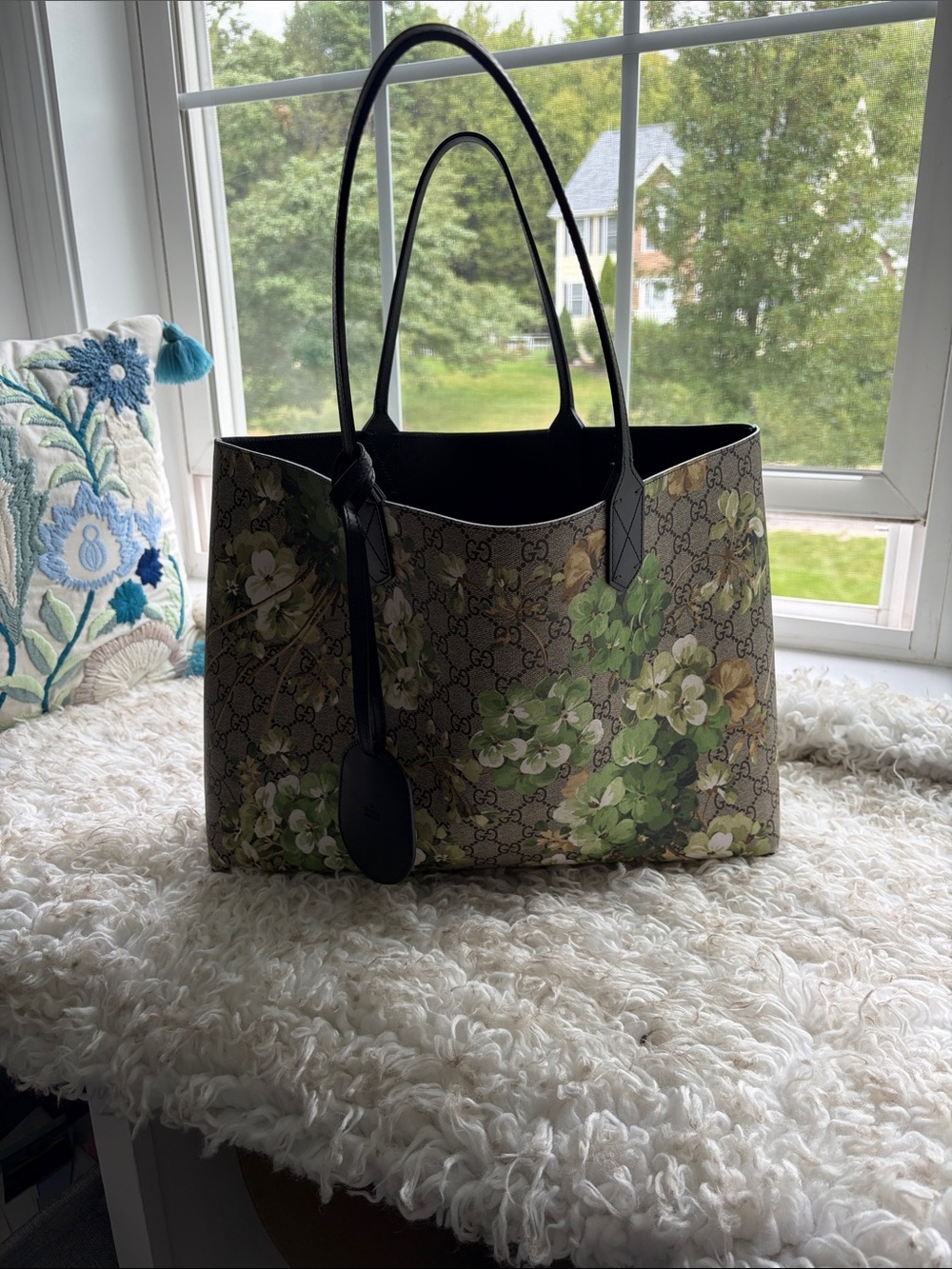 Gucci Bloom Floral GG Supreme Shoulder Tote with Black Handles